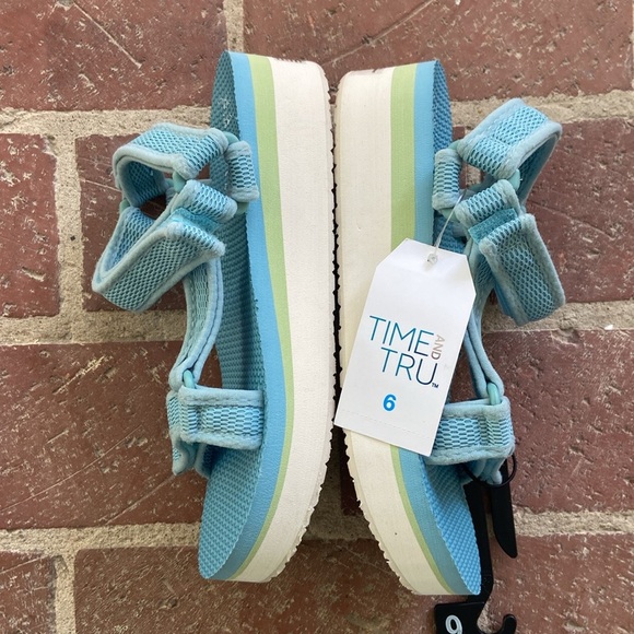Time and Tru NWT  “Nature” Platform Sandals - Picture 10 of 12